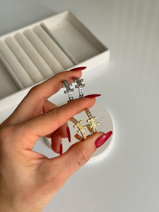 Zirkon Bantlı Gotik Süsleme Huggie Küpe | GOÉZ